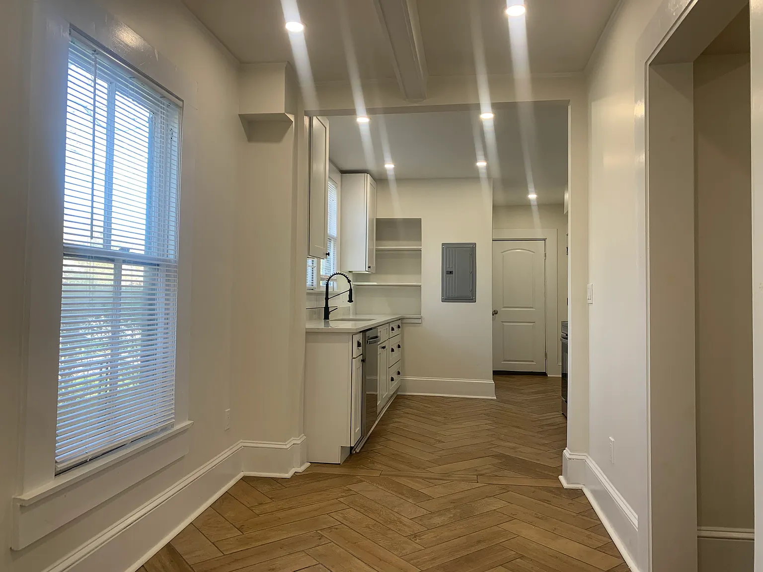 2 bed, 1100 sqft, $1,950 — Photo 2