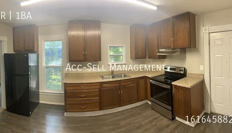 806 Douglas St NW #2 — Photo 2