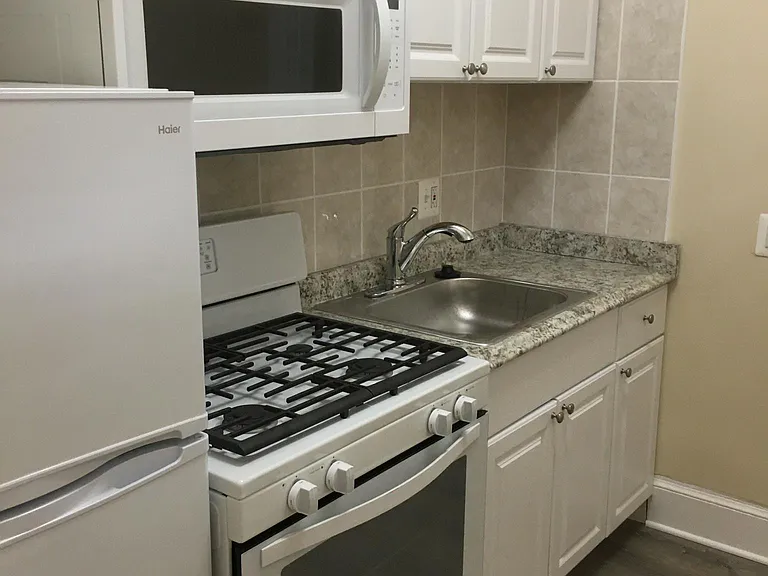 26 Linden Pl #B1 — Photo 5