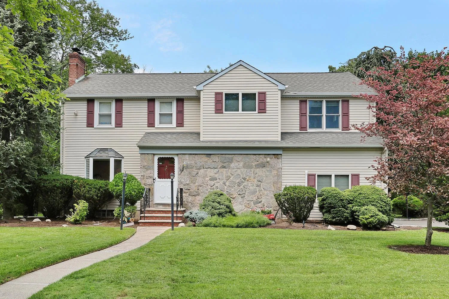 4 bed, 2.5 bath, 2651 sqft, $5,950 — Photo 1