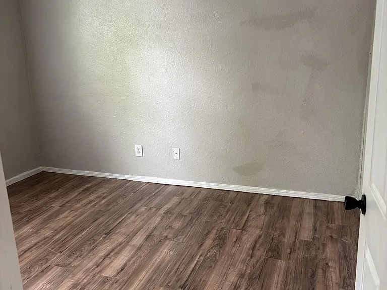 1207 E Main St — Photo 5