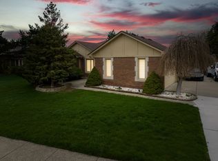 46613 Barbara Dr, Macomb, MI 48044