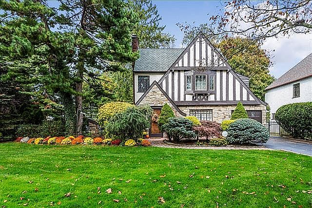 1st image of 59 Strathmore Ln