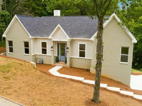 1721 Starboard Dr, Hixson, TN 37343