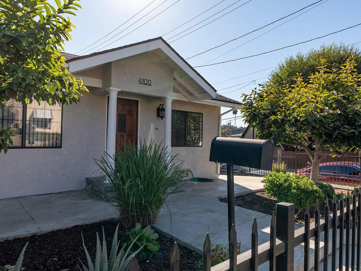 5 bed, 2.5 bath, 1593 sqft, $4,400 — Photo 2