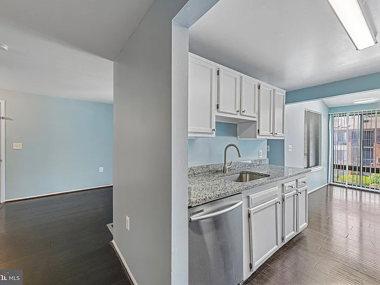 18131 Chalet Dr #301 — Photo 18