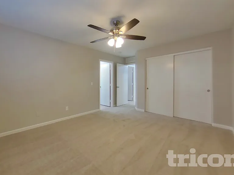15204 N El Frio Ct — Photo 8