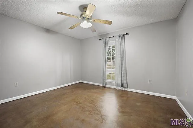 1034 Leycester Dr — Photo 11
