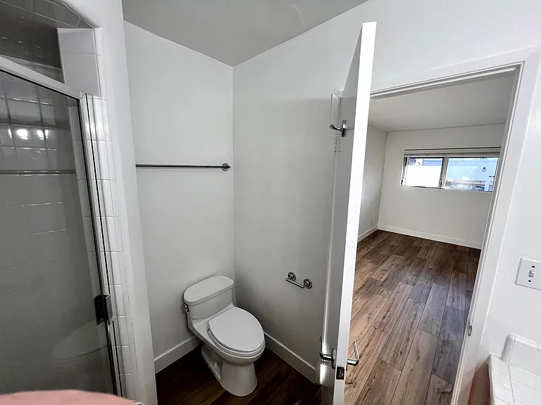 808-812 Westmount Dr — Photo 14