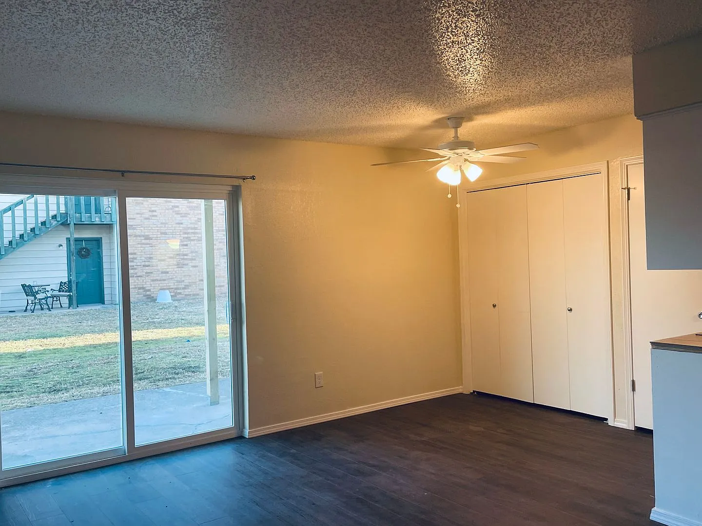 Glen Oaks 4-Plexes 1407 — Photo 3