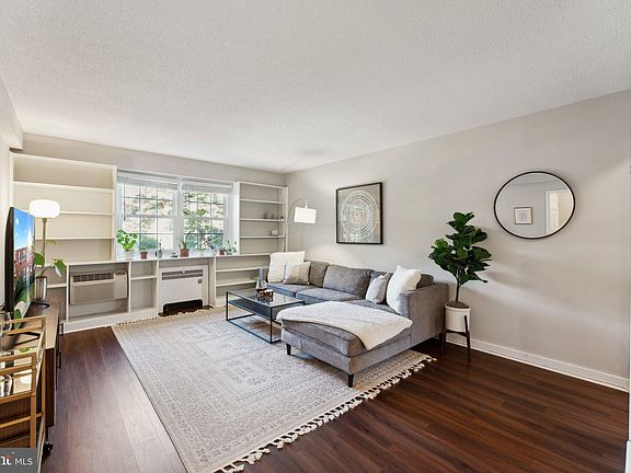 3rd image of 4366 N Pershing Dr #43661