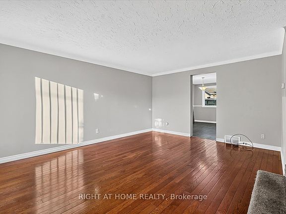 5th image of 620 Carlton St