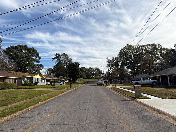 4th image of 108 Kennedy Dr