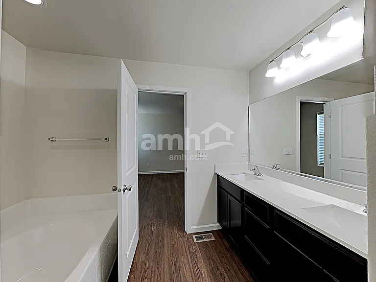 11033 191st Street Ct E — Photo 13