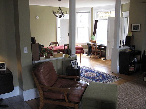 4th image of 564 Winslow Ave #1