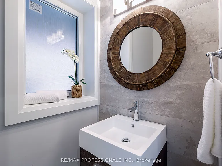 546 Beresford Ave — Photo 11