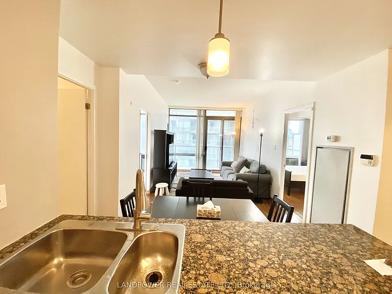 37 Grosvenor St #2409 — Photo 3