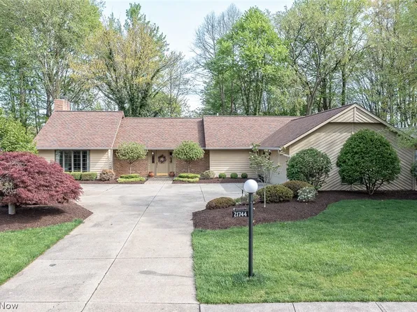 21744 Briar Bush Ln, Strongsville, OH 44149