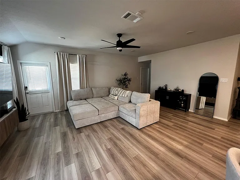 1009 Marvin Way — Photo 13