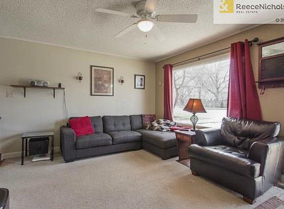 3rd image of 15401 Bellaire Ave