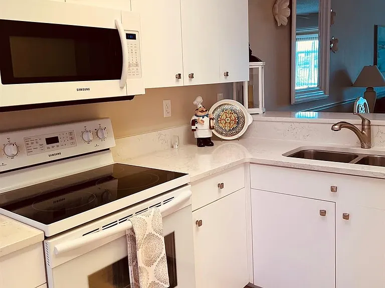 9641 Castle Point Dr #1215 — Photo 7
