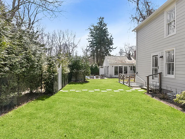 128 Jermain Ave — Photo 18