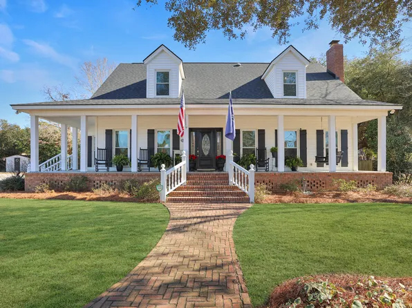 1109 Hollybrooke Dr, Moncks Corner, SC 29461