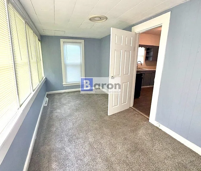 2408 Kenwood Ave — Photo 5