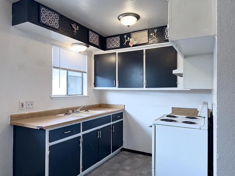 Evergreen Park Apartments — Photo 15