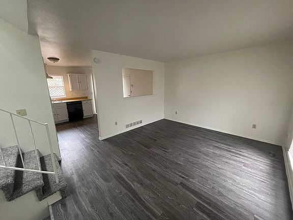 3rd image of 115 Sandler Dr