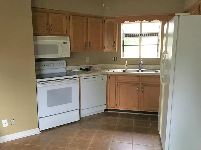 100 Meridian Ct — Photo 9