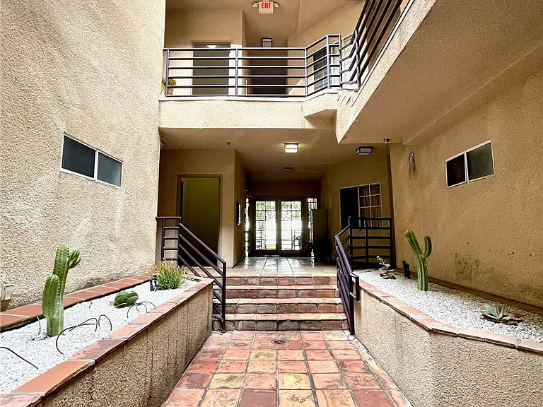 10630 Moorpark St #104 — Photo 47