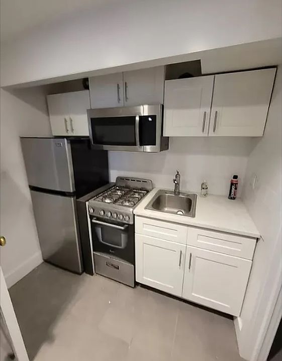 2nd image of 347 W 29th St