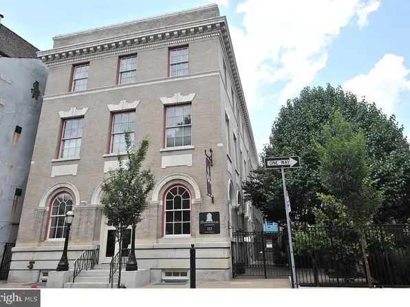323 Race St APT F, Philadelphia, PA 19106