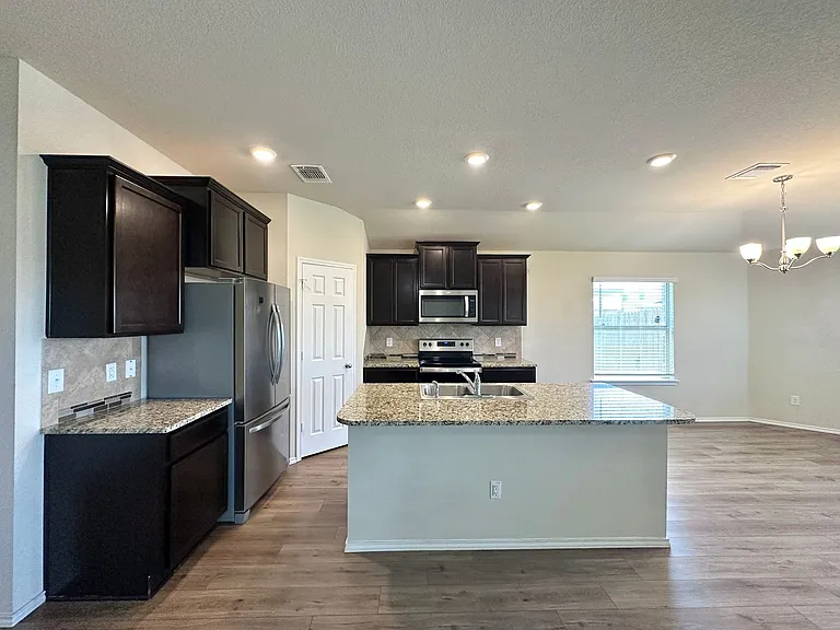 300 Danielle Dr — Photo 9