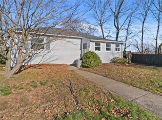 8 Kitchener Rd, Johnston, RI 02919