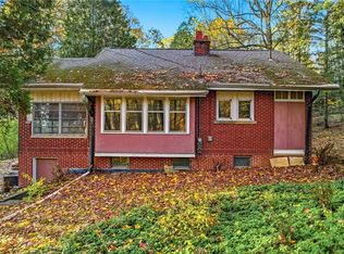 729 E Lake Rd, Transfer, PA 16154