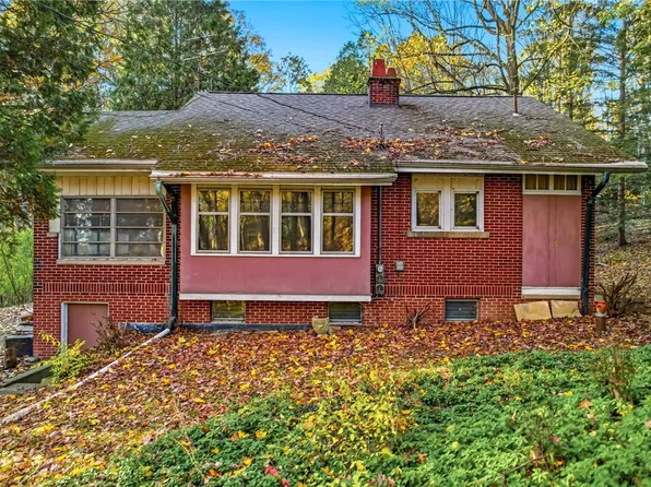 729 E Lake Rd, Transfer, PA 16154