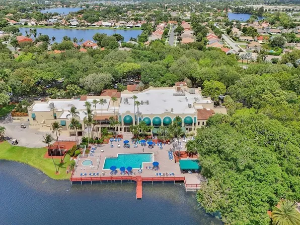 9480 Poinciana Place #410, Davie, FL 33324