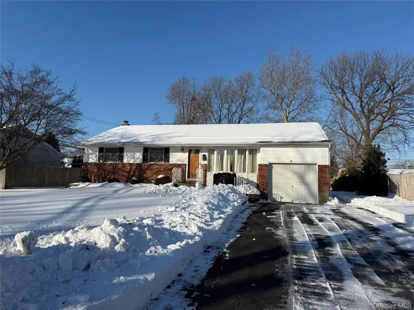 9 Hayrick Lane, Commack, NY 11725