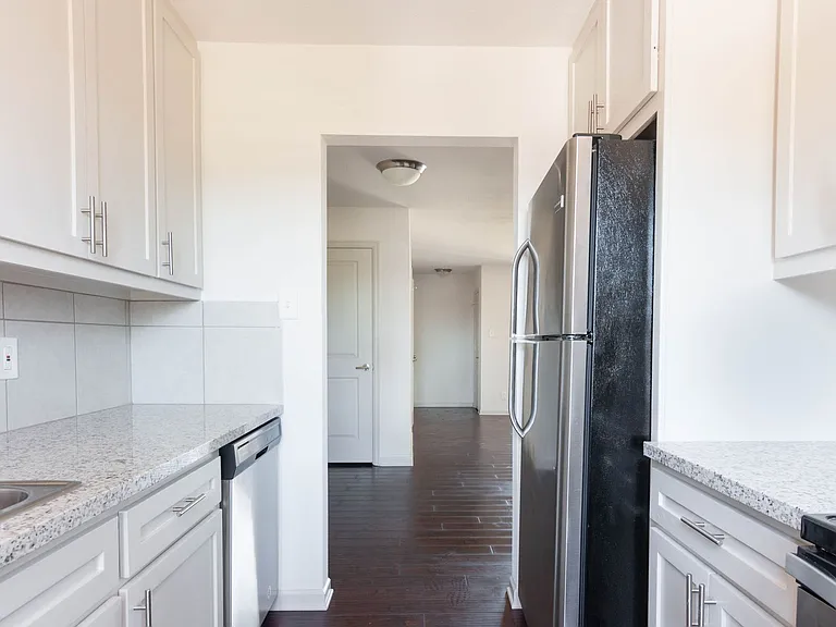 Mosaic Apartments — Photo 7