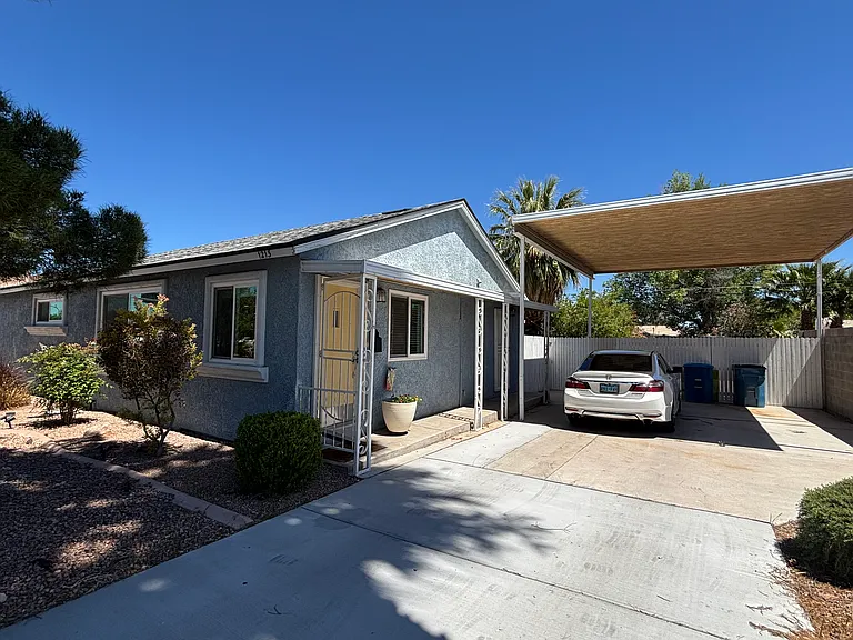 Easy parking in quiet residential neighborhood.