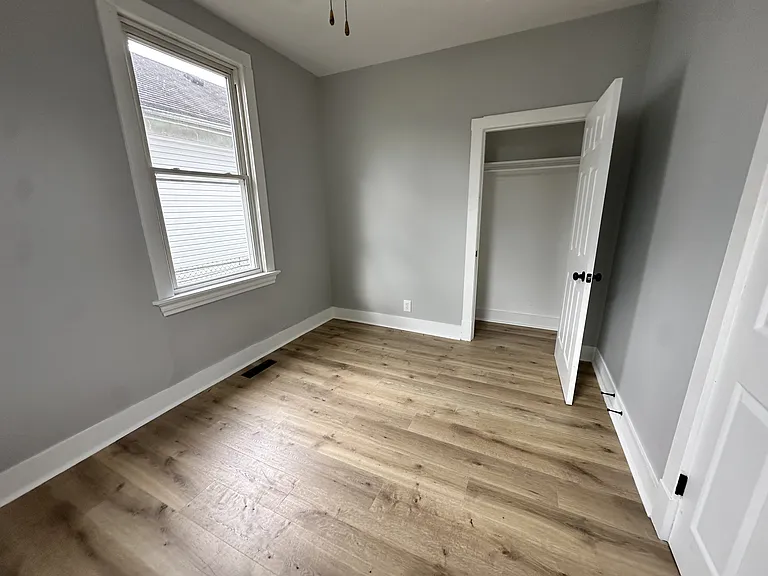 2309 Elbe Ave — Photo 5