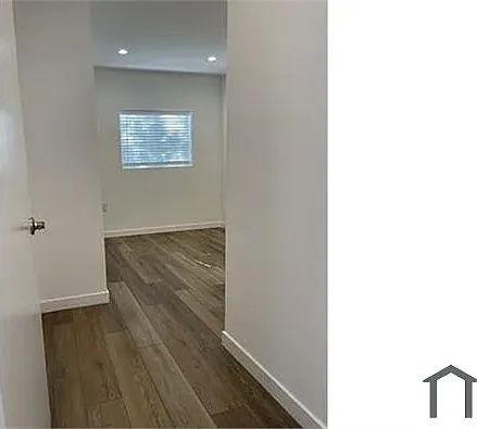 1039 E 28th St #204 — Photo 7