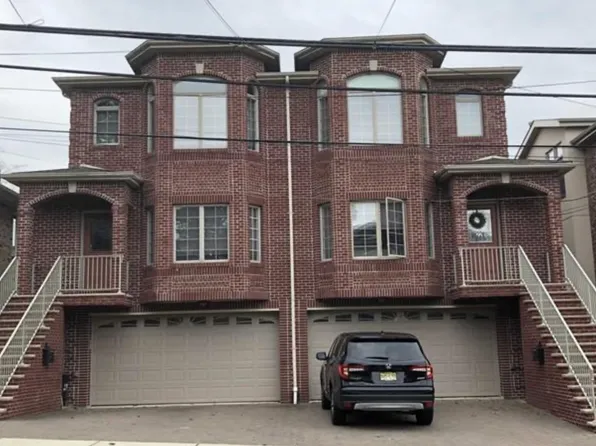 22 E Harwood Ter #A, Palisades Park, NJ 07650