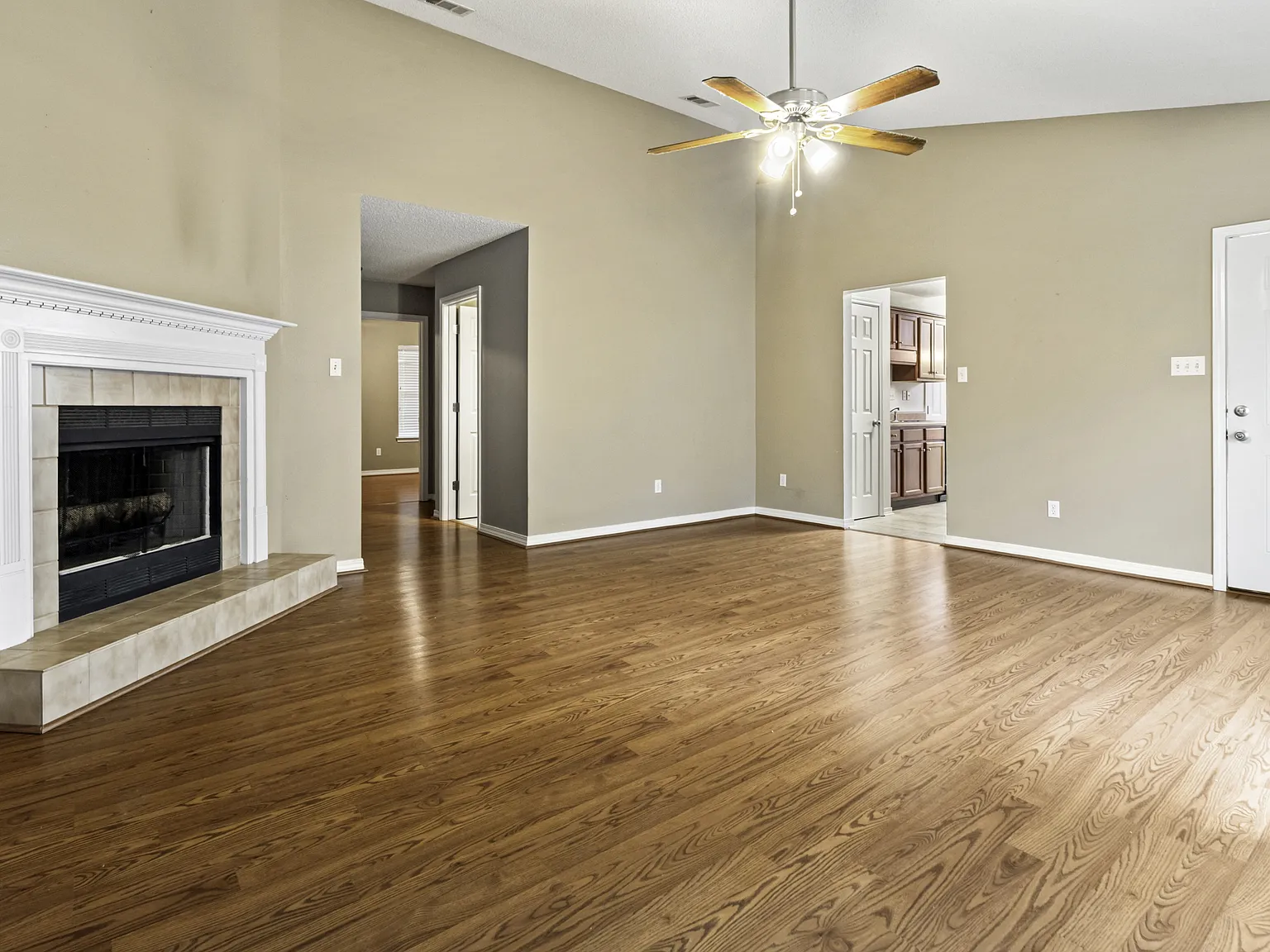 9534 Laa La Court - 1 — Photo 3