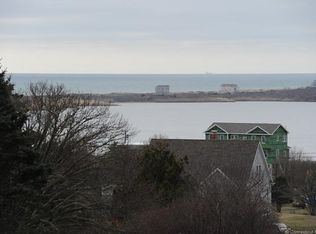 215 Carpenter Dr, South Kingstown, RI 02879