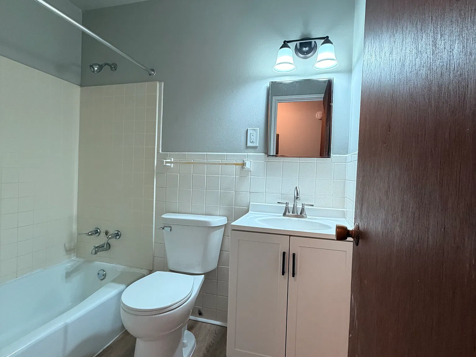 1052 Agate St — Photo 4