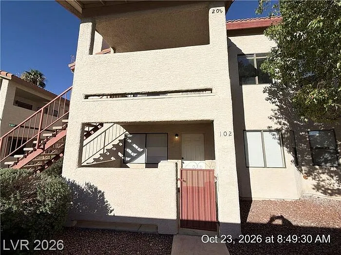 2 bed, 2.0 bath, 912 sqft, $1,195 — Photo 2