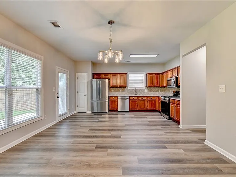 2208 Staunton Dr — Photo 16